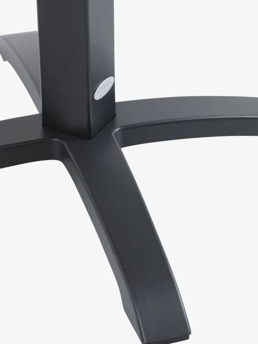 HOBRO + TAGMARKMesa HOBRO L70 natural + 2 sillas TAGMARK negro