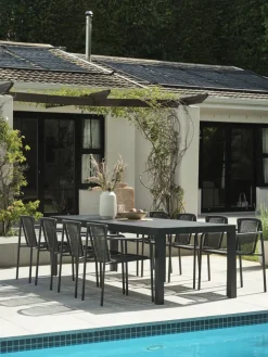 HSTEHAVE + KRISTIANSTADMesa HESTEHAVE L205/275 negro + 4 sillas KRISTIANSTAD verde