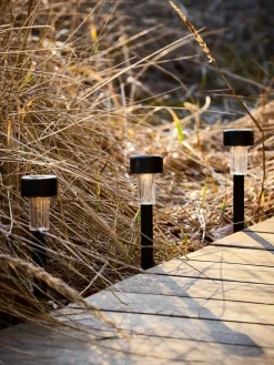JAKTFALKLámpara solar JAKTFALK Ø6xA36cm negro