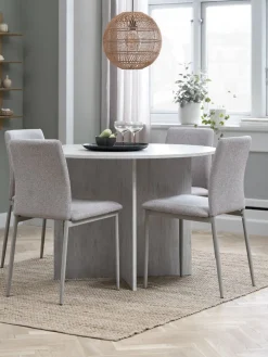 KRONDAL + BRANDEMesa KRONDAL Ø110 travertino + 4 sillas BRANDE beis