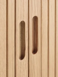 LYNGVIGAparador LYNGVIG 160cm 2 puertas persiana roble natural