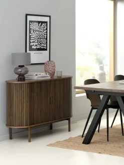 LYNGVIGAparador LYNGVIG 120cm 2 puertas persiana roble oscuro