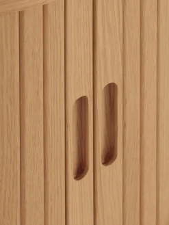 LYNGVIGMesita de noche LYNGVIG 2 puertas persiana roble natural