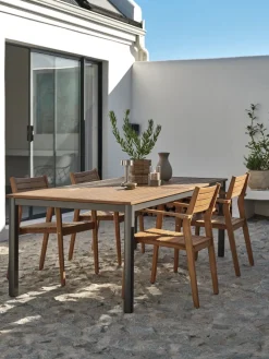 ULBJERG + HAMRAMesa ULBJERG L214/297 + 4 sillas HAMRA madera dura