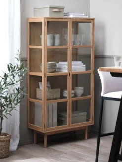 VESTERBYVitrina VESTERBY alta 2 puertas roble natural